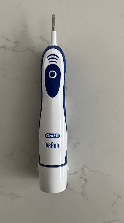 Cura dei denti: Oral B Zahnbürste elektrisch – Usato da Allschwil venduto da ait_n87b 1