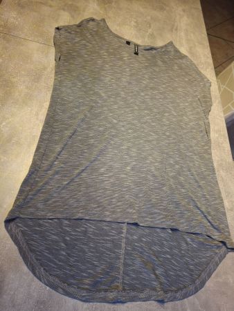 T-shirt plus long à l arrière taille 40/42 marque Rainbow