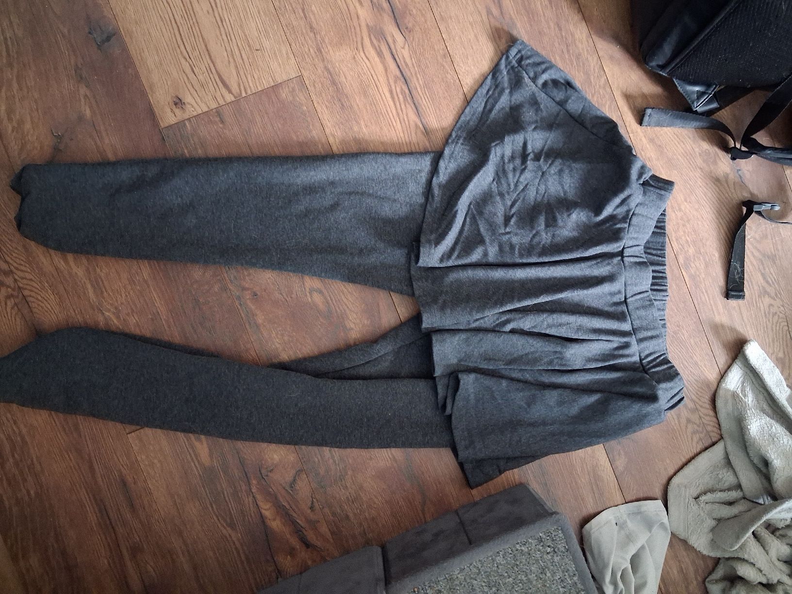 Leggings: leggins mit rock vernäht neu grösse M – Nuovo e nell'imballaggio originale da Sevelen venduto da rot_7p8z
