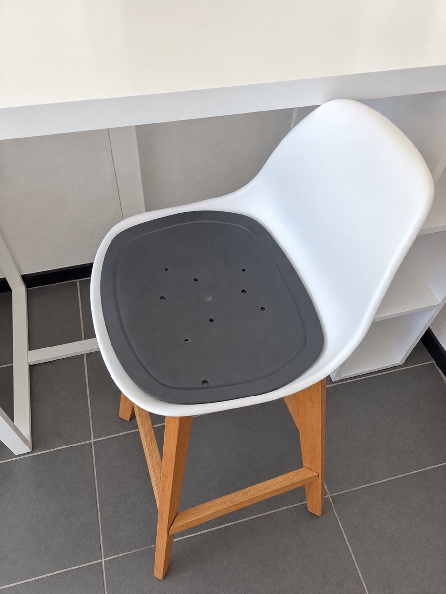 Tables: Bartisch mit 2 Stühlen – D'occasion à Büsingen par sap_qvw8 1