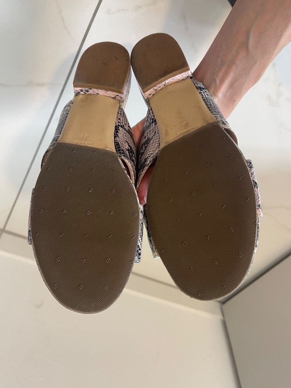 Scarpe da donna: Pantolette in Schlangenoptik in Grösse 43 – Usato da Zizers venduto da sarah_1987 5
