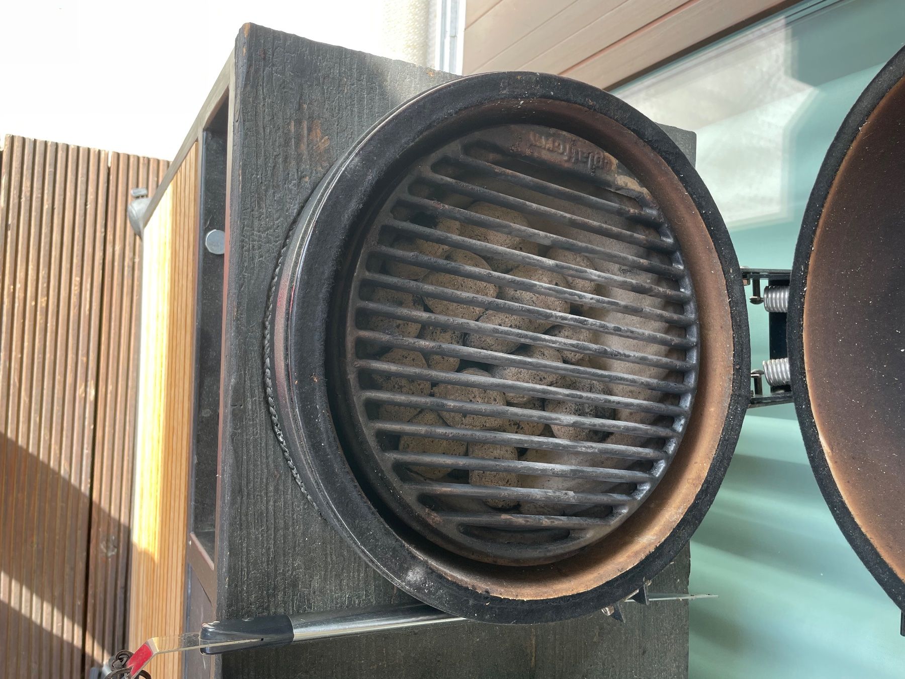 Griglie: BBQ-Master Keramik-Grill mit Untergestell – Usato da Niederglatt ZH venduto da Sementina 4