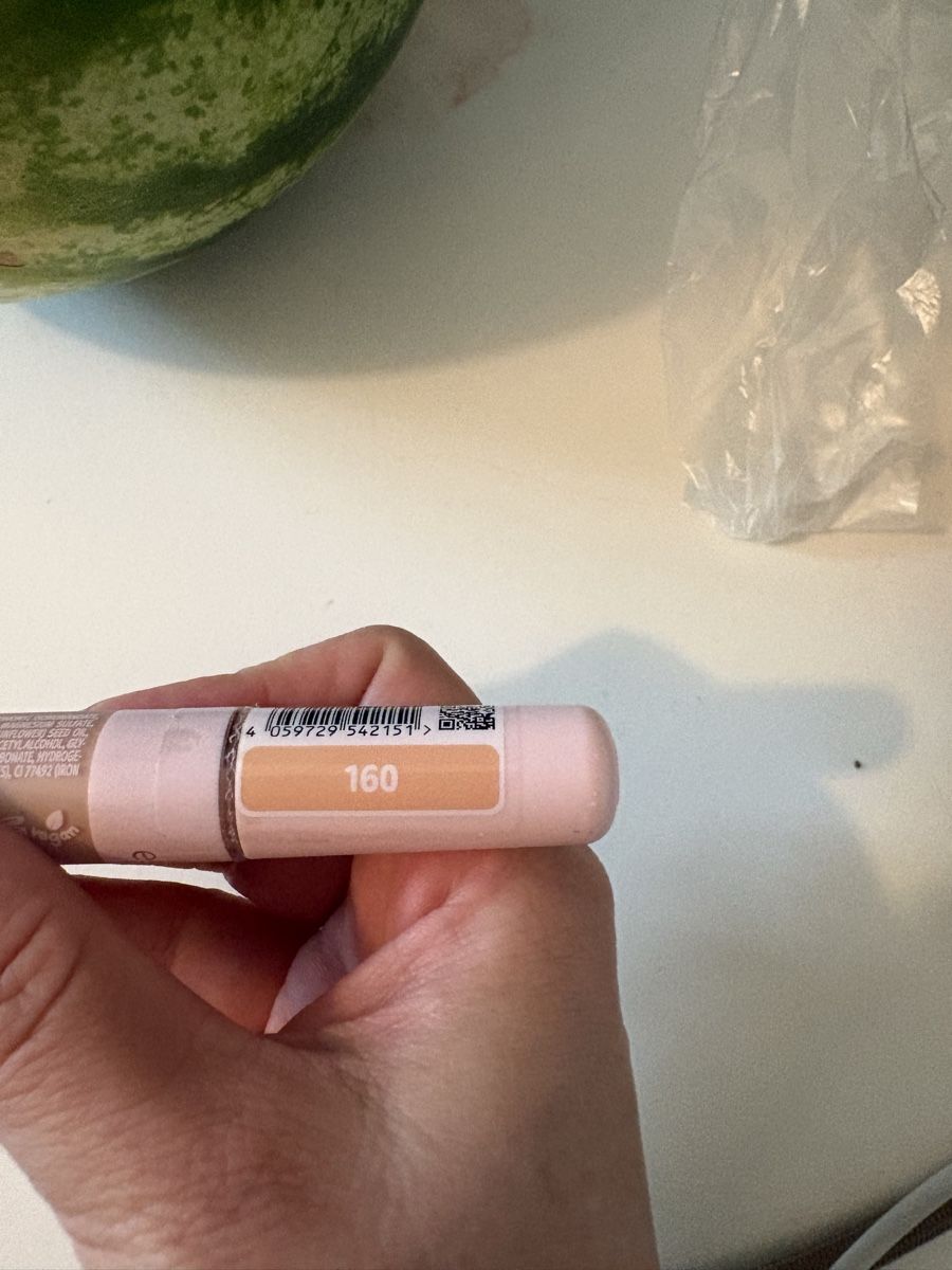 Make-up: essence silky blur concealer 160 – Gebraucht aus Kriens von aloha19 1