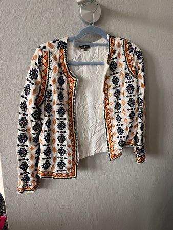 Cardigan Surkana, Gr. S, weiss mit Stickereien