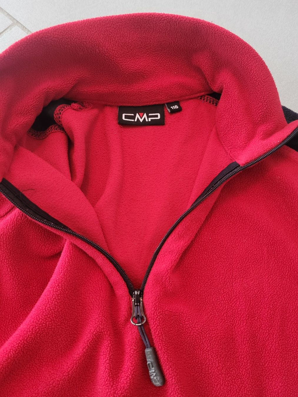 Kleiderpakete & -sets: Fleecejacke Langarmshirt gr. 116 – Gebraucht aus Boswil von i12i 2