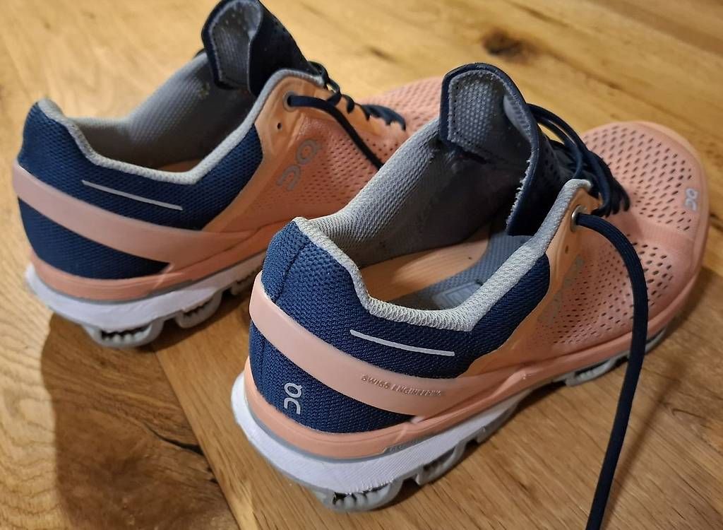 Herrenschuhe: On Laufschuhe, Freizeitschuhe Grösse 42 – Gebraucht aus Rickenbach SZ von Pinguin73 3