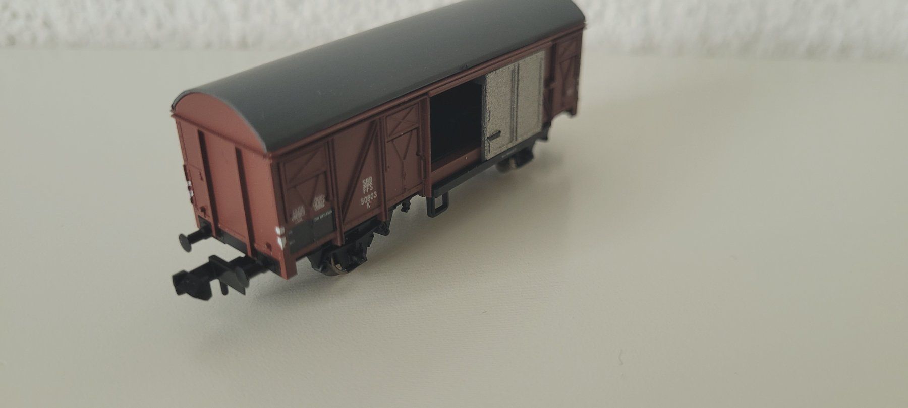 Arnold Modellini di ferrovie: SBB / Gedeckter Güterwagen, Türen beweglich – Usato da Wittenbach venduto da Hase113 1