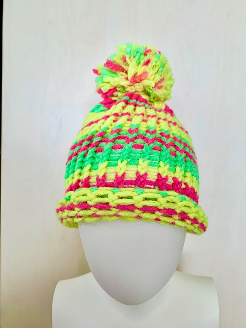 Berretti & Sciarpe: Kappe Beanie mit Bommel, Handarbeit – Nuovo e nell'imballaggio originale da Emmenbrücke venduto da swissmade-miracles 1
