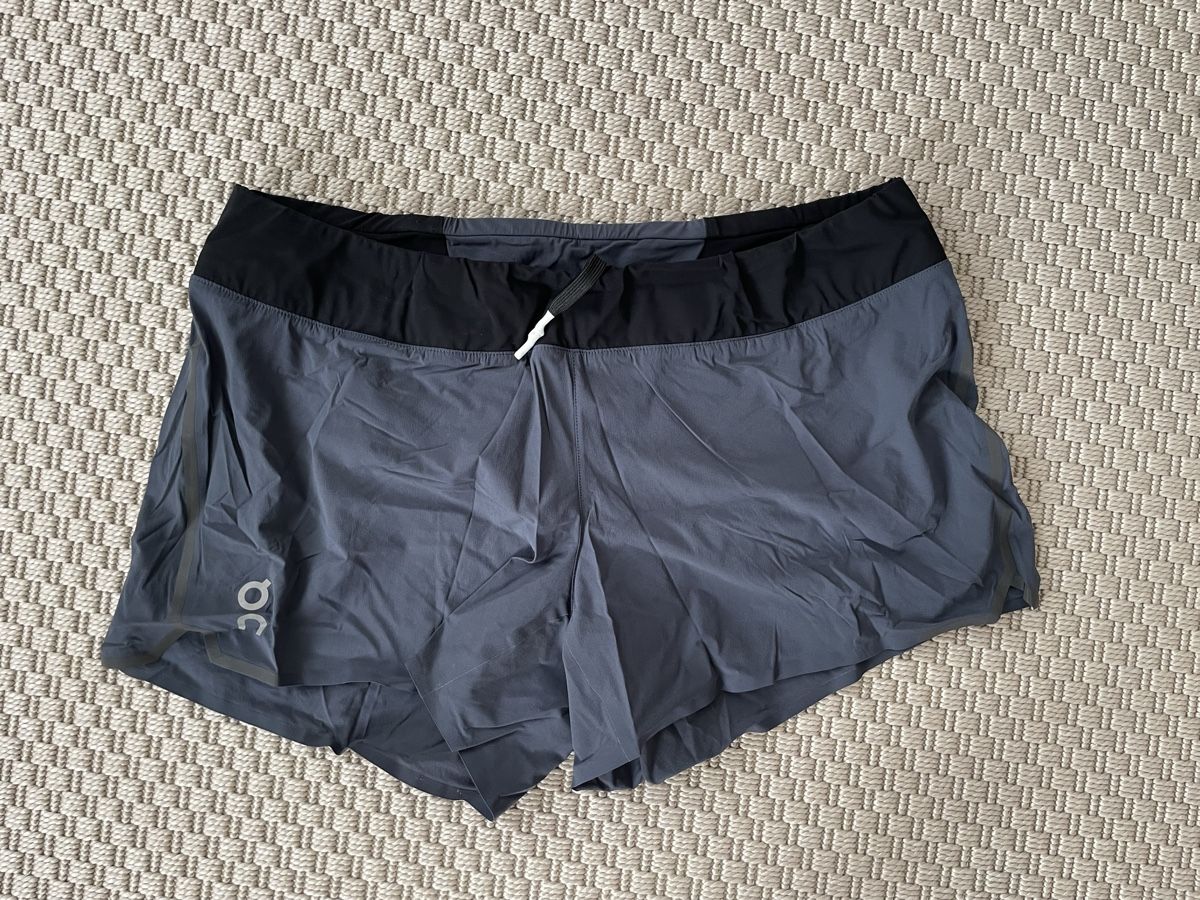 Pantaloni: On Running Shorts Damen Gr. M – Usato da Zürich venduto da katidust