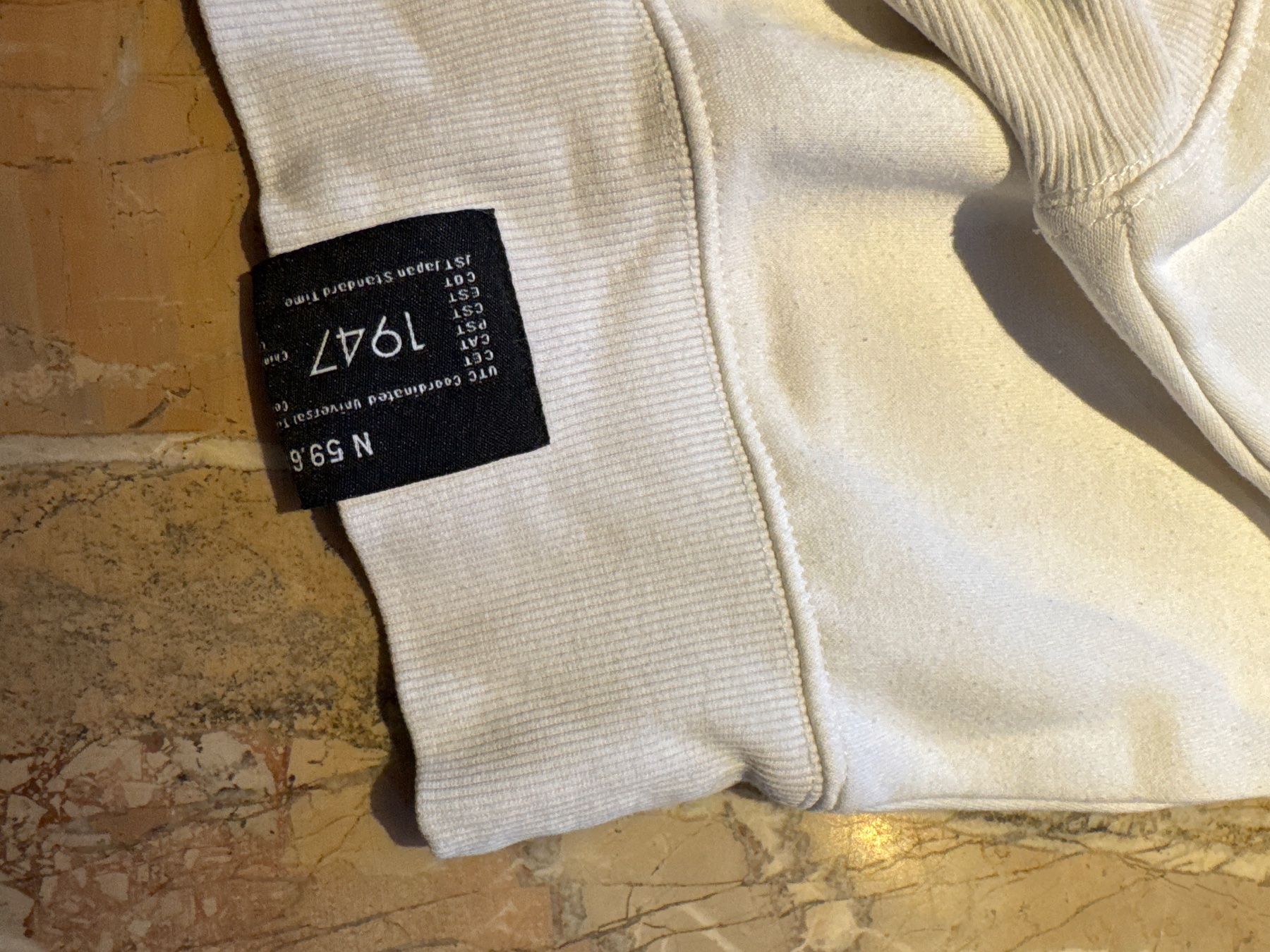H&M Lotti di vestiti: 2 Pullover H&M Grösse S weiss – Usato da Winterthur venduto da britsi 6