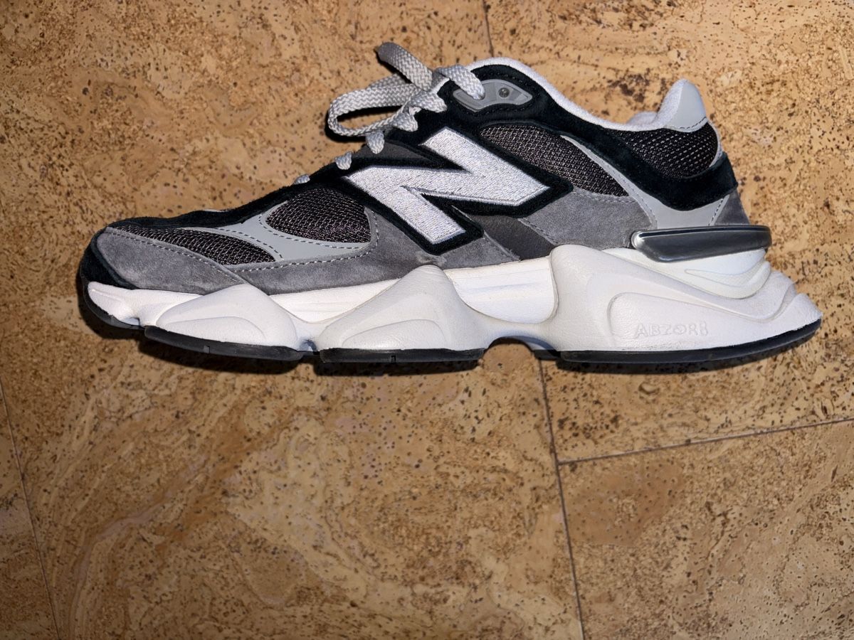New Balance Scarpe da uomo: New Balance 9060 in EU 43 – Usato da Burgistein venduto da marliber2004 1