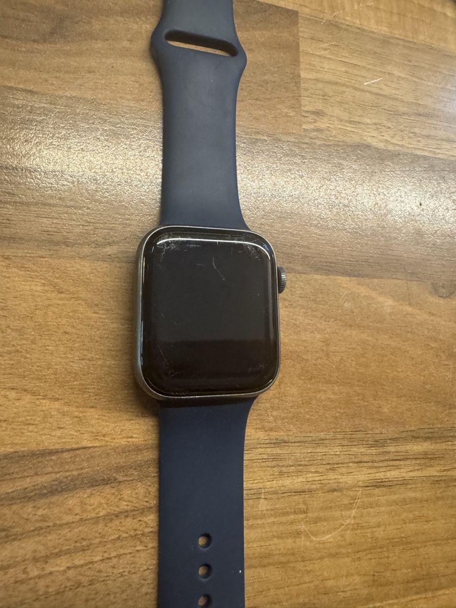 Apple Smartwatch: Apple Watch Series 5 44mm – Usato da Luzern venduto da zoe_qm6m 2