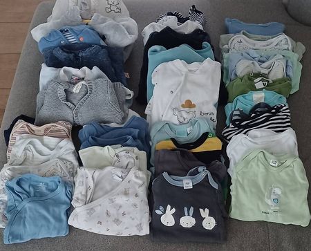 Grosses Kleiderpaket 62/68 neutral (52-teilig)