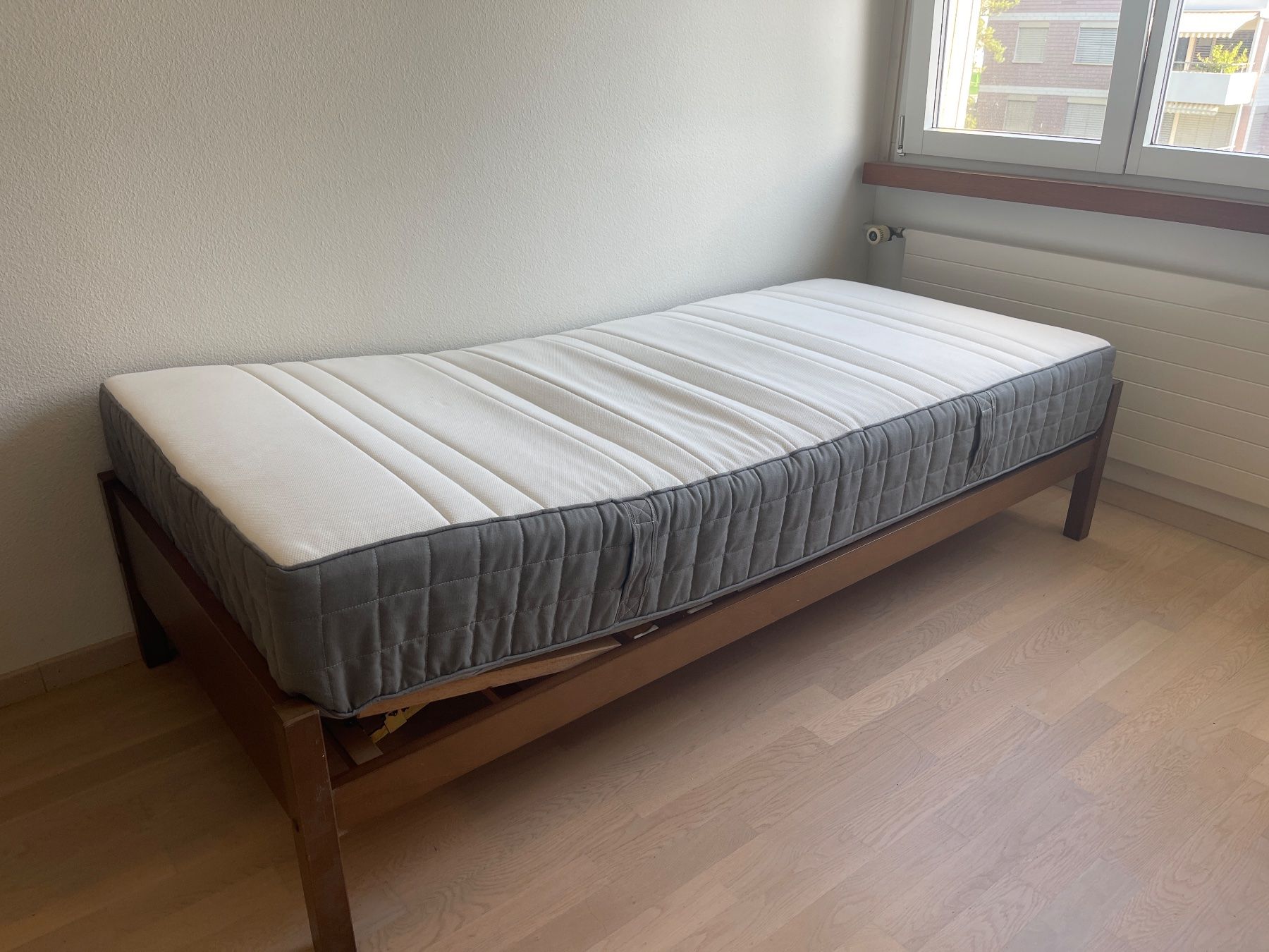 Lits: Holz Bett – D'occasion à Bergdietikon par Laux 1