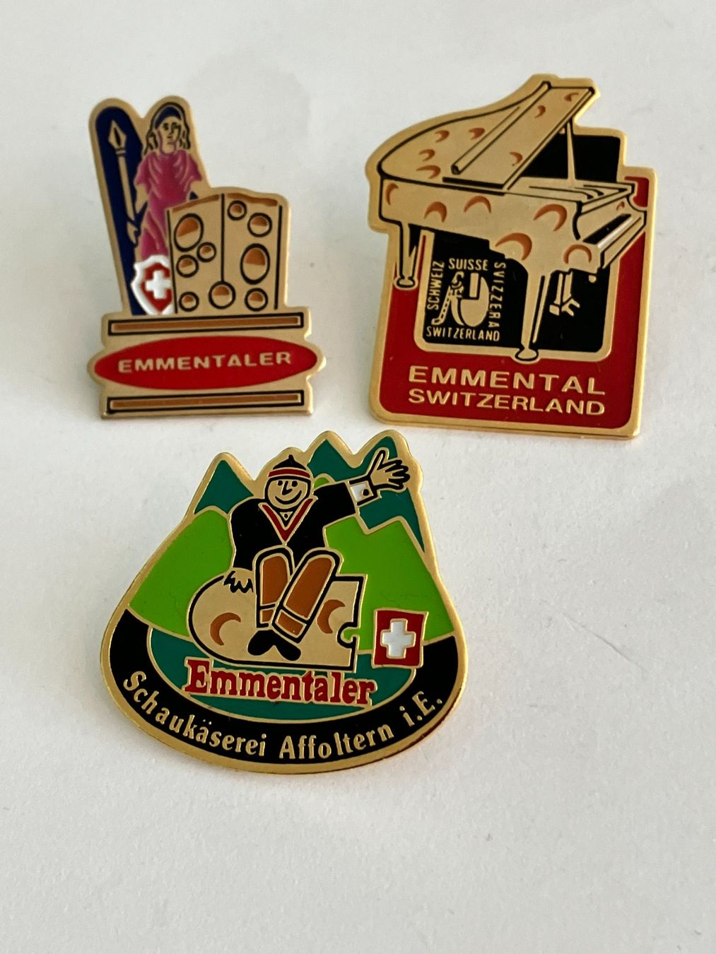 Plaketten & Abzeichen: 3 Pin Emmentaler Käse – Gebraucht aus Basel von djwwpp