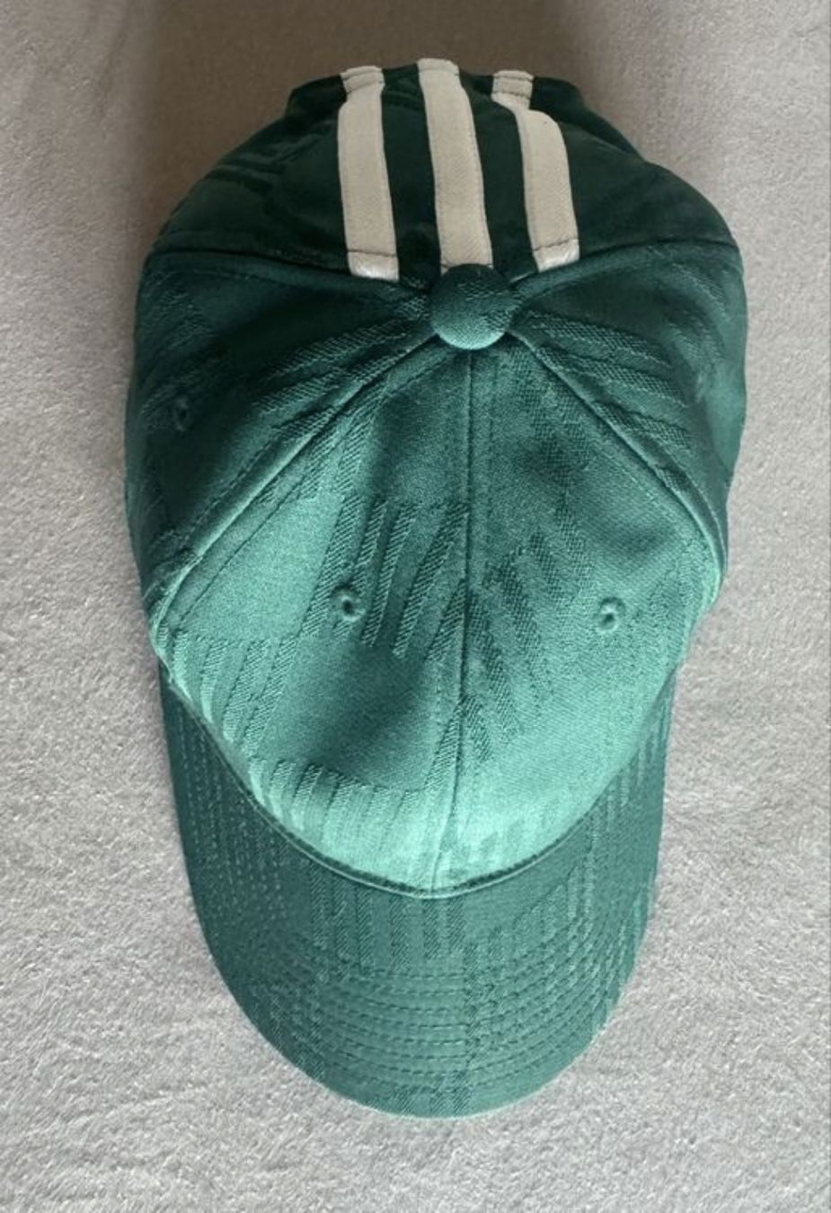 Autres vêtements & accessoires: ADIDAS CAPE NEU – Neuf (Voir description) à Bremgarten b. Bern par jan_6tnr