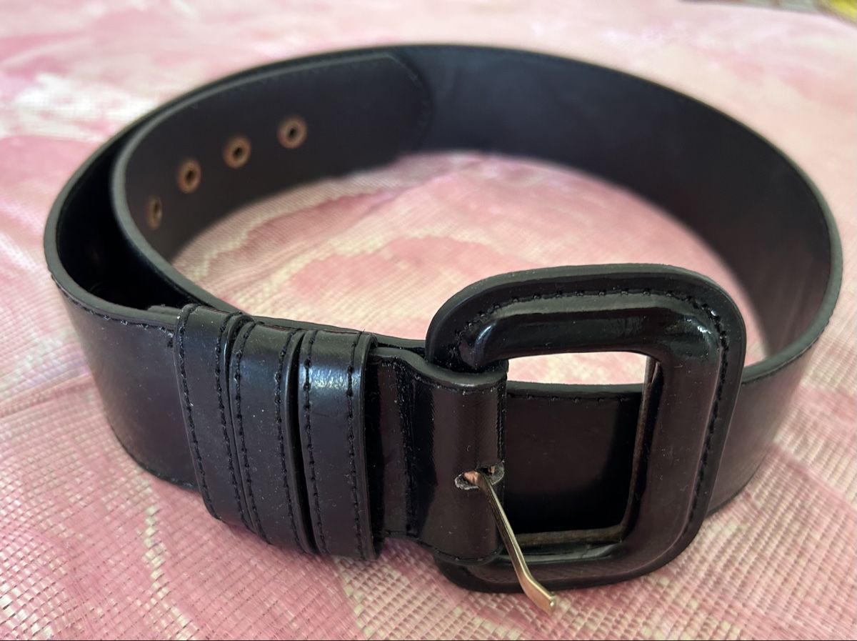 Gürtel: Stylish Black Leather Belt with Statement Buckle - Size M – Gebraucht aus Genève von Noemie.wrmsi