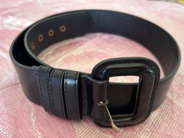 Stylish Black Leather Belt with Statement Buckle - Size M