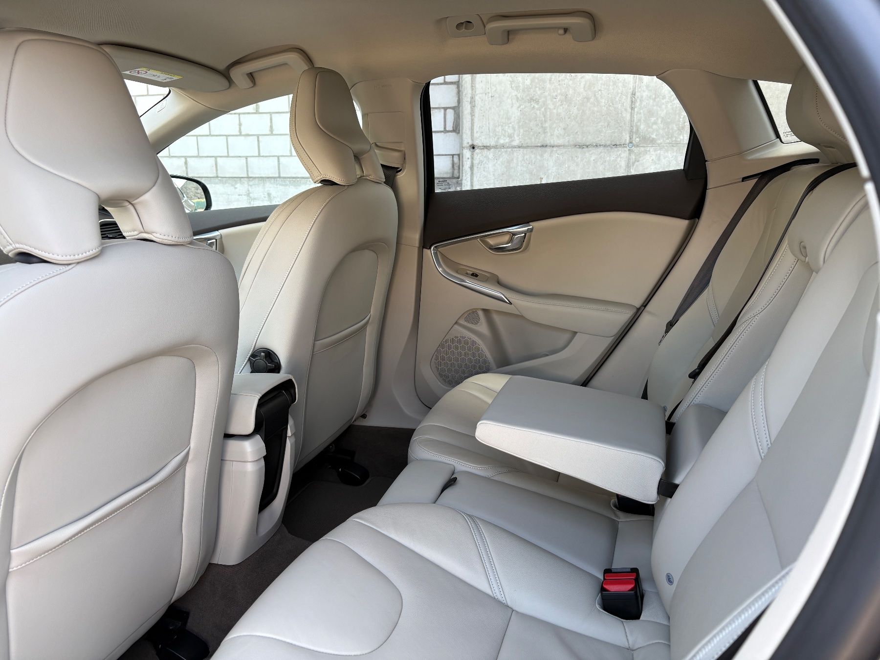 Volvo Autos: Volvo V40 CC T5 – D'occasion à Tann par handel68 9