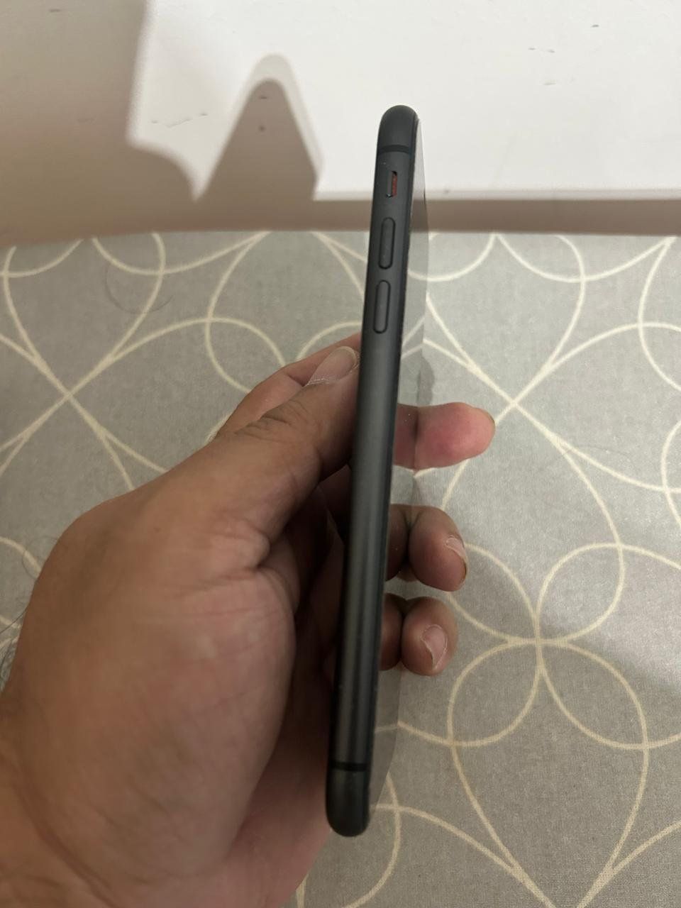 Apple Telefoni cellulari / Smartphones: iPhone 11/ 64 GB/iOS 26.6 – Usato da Basel venduto da rat_7r5v 1