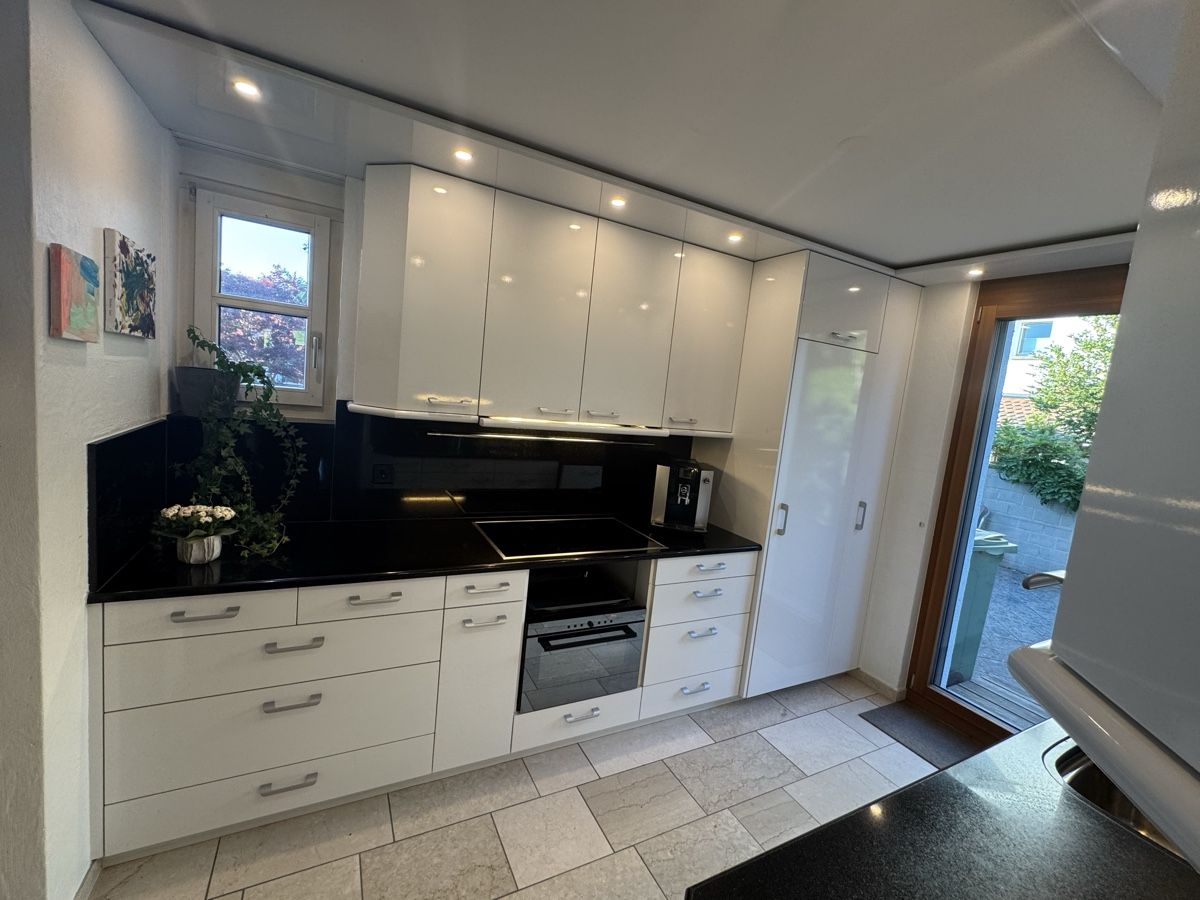 Cucine complete: Küche weiss hochglanz, Küchenplatte Granit schwarz  – Usato da Kirchberg SG venduto da Tex-9500 4