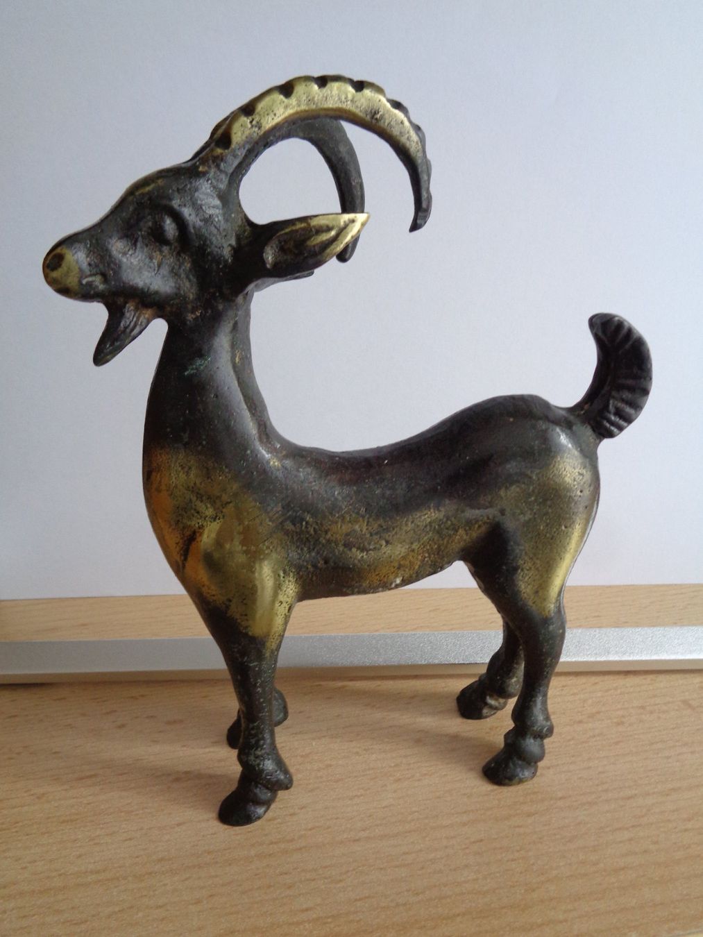Statuette: ALTE FIGUR STEINBOCK BRONZE ? TIERFIGUR – Usato da Henggart venduto da Pascha22