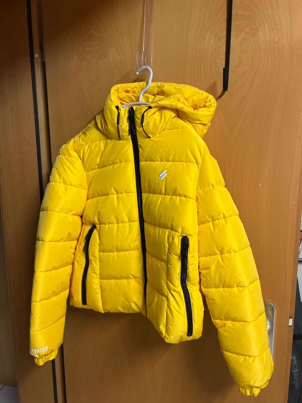 Superdry Giacche: Gelbe Superdry Daunenjacke Gr. L – Nuovo (secondo la descrizione) da Winterthur venduto da BB1974