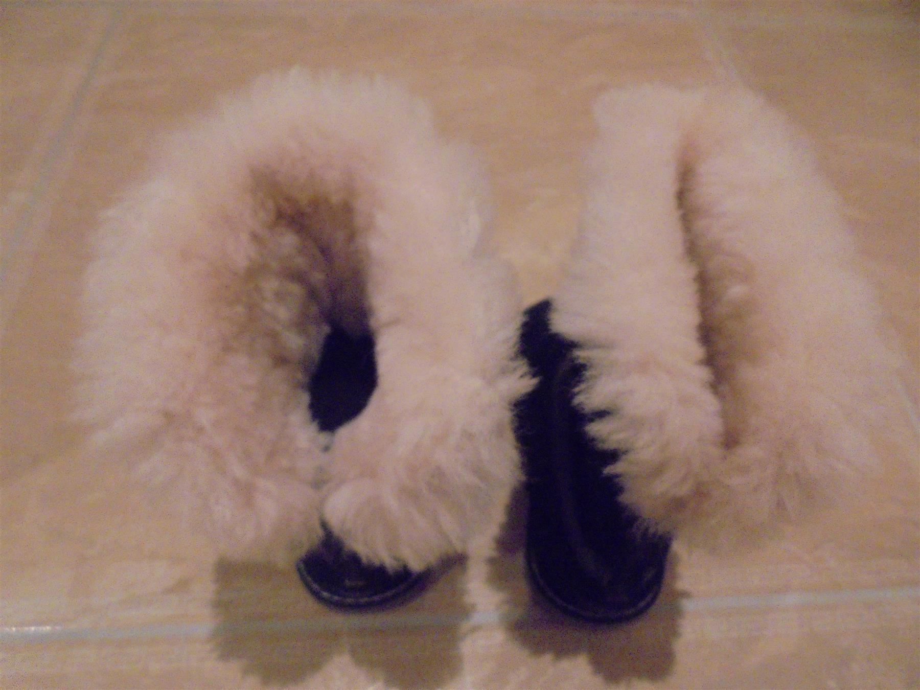 Ugg Scarpe per ragazze: UGG NWT warme Stiefel, 23.5 NP 180 Fr – Nuovo (secondo la descrizione) da Klingnau venduto da Markus14 3