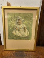 Joli tableau ancien, bébé au chapeau, cadre doré.