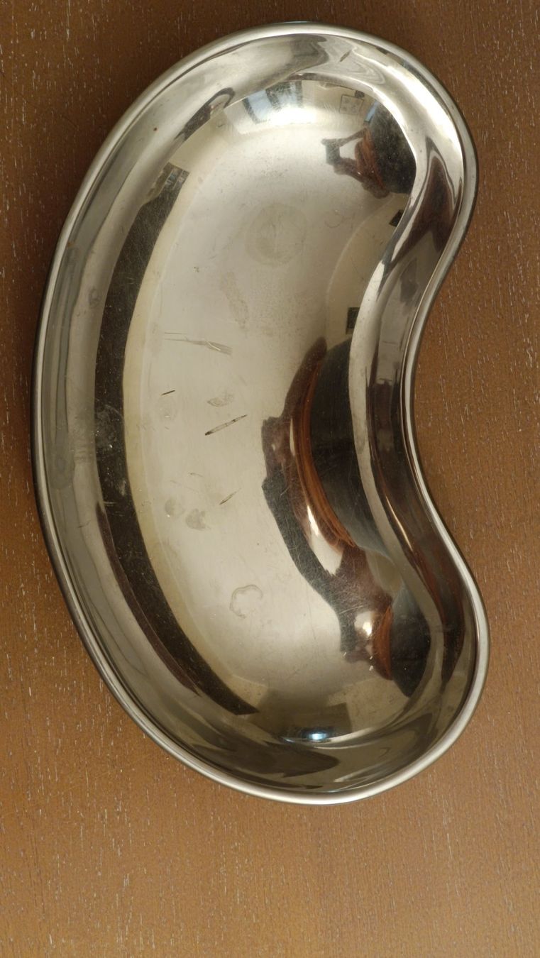 Attrezzature mediche: bacinella reniforme in acciaio inox – Usato da Lugano venduto da riccardo012 2