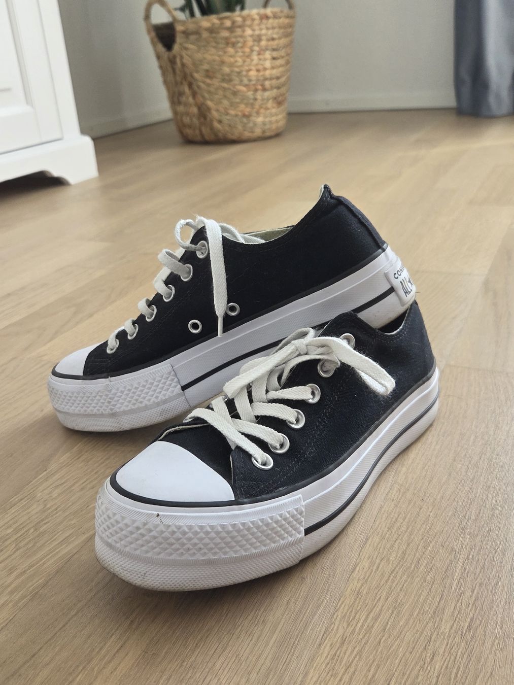 Converse Scarpe da donna: Schwarze Converse All Star, Grösse 37 – Usato da Bülach venduto da Recherchieren