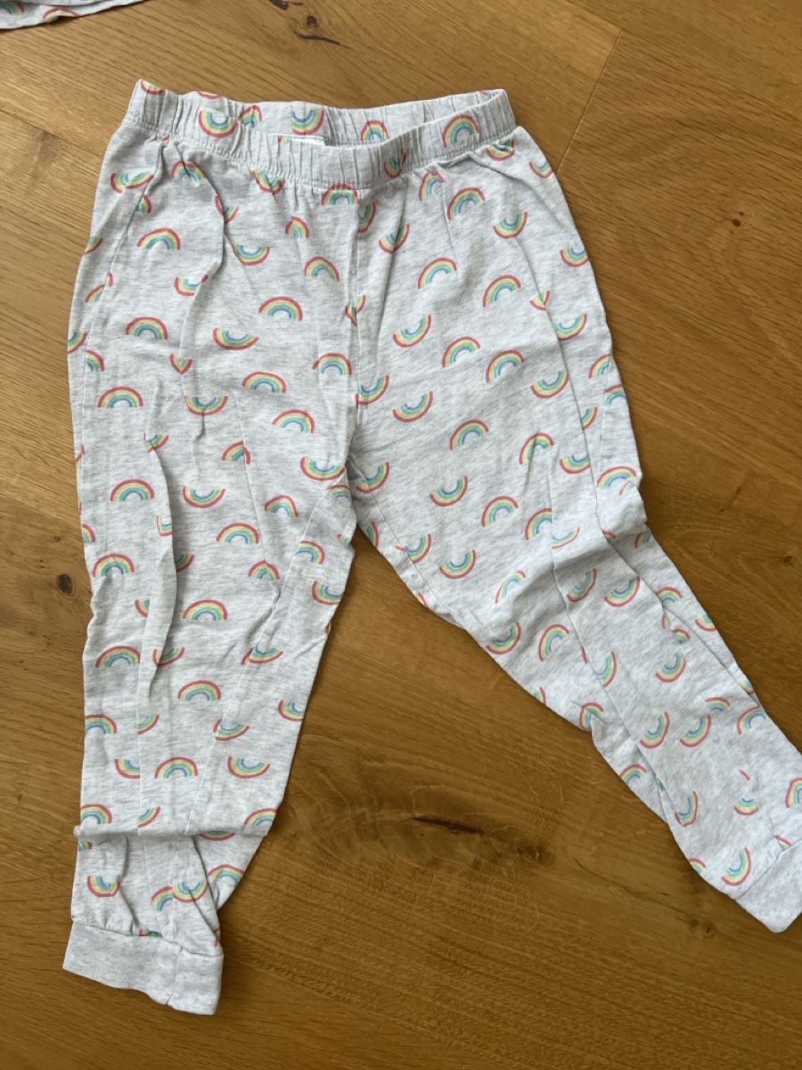Pigiama & Simili: Kinder Pyjama 110/116 Regenbogen Druck Hellgrau – Usato da Recherswil venduto da ch0_y9gb 2