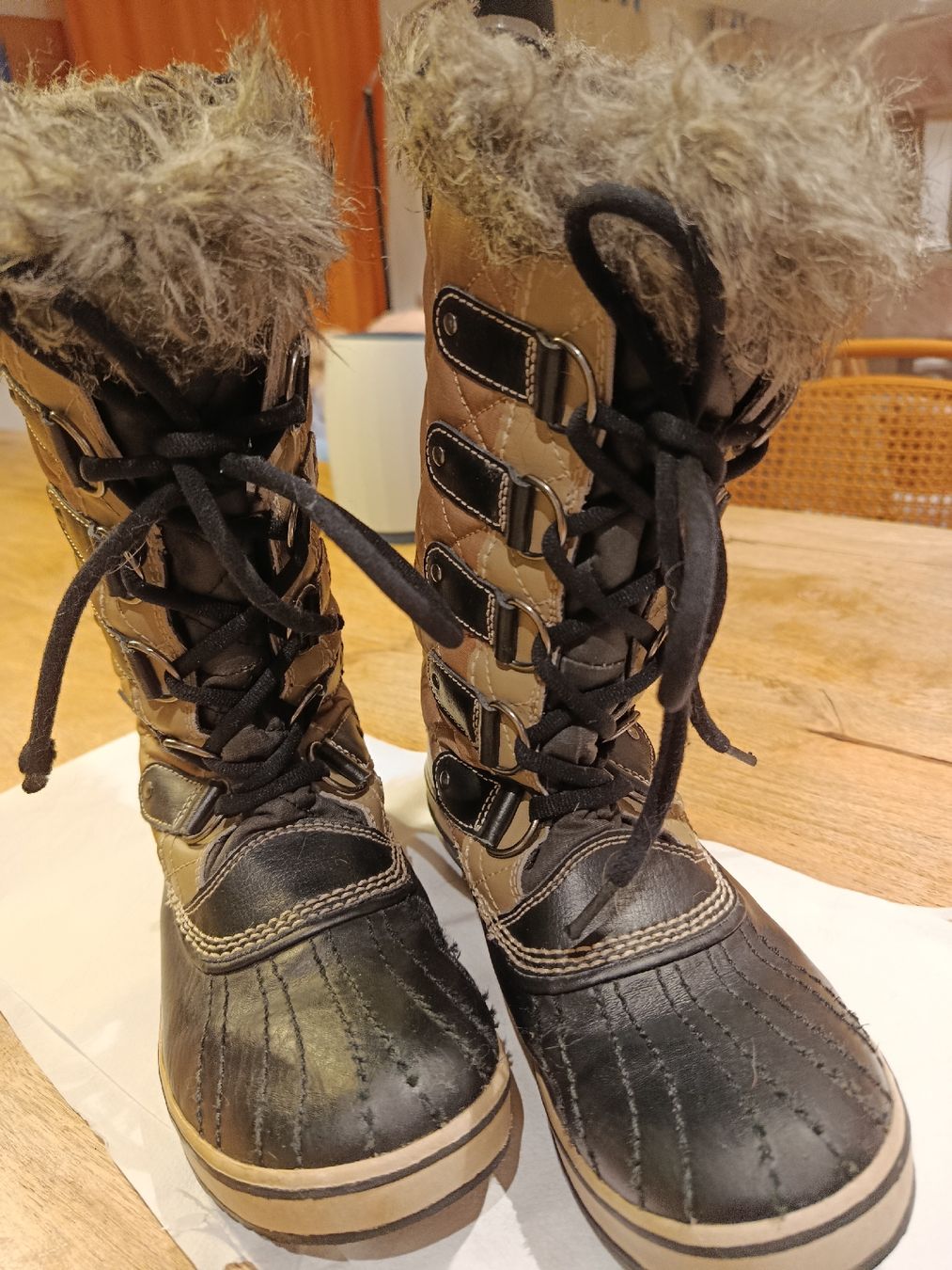 Sorel Damenschuhe: Sorel Stiefel Grösse 38 / 24 cm – Gebraucht aus Wattwil von sunicheyenne 1