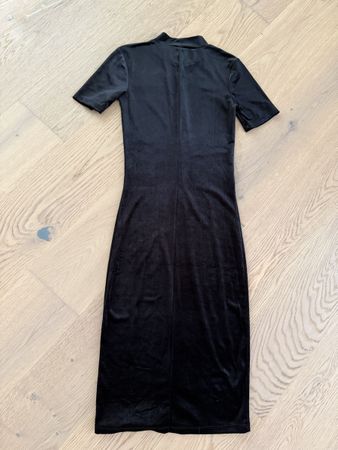 Schwarzes Samtkleid von Zara - Grösse S - Top Zustand!