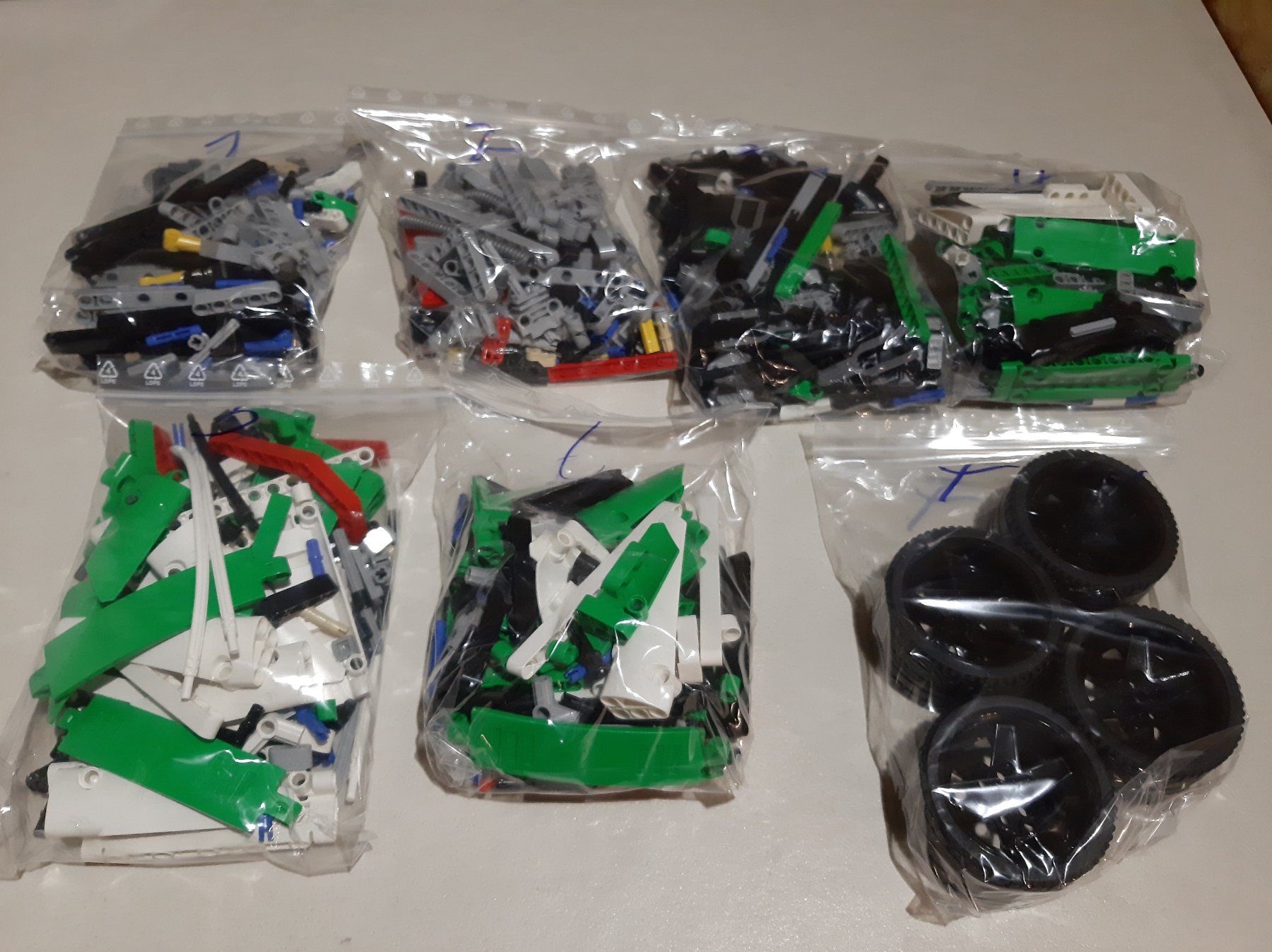 Lego Kit di costruzioni: lego Technic 42039 24 Hours Race Car. – Nuovo (secondo la descrizione) da Tramelan venduto da bragamal 3