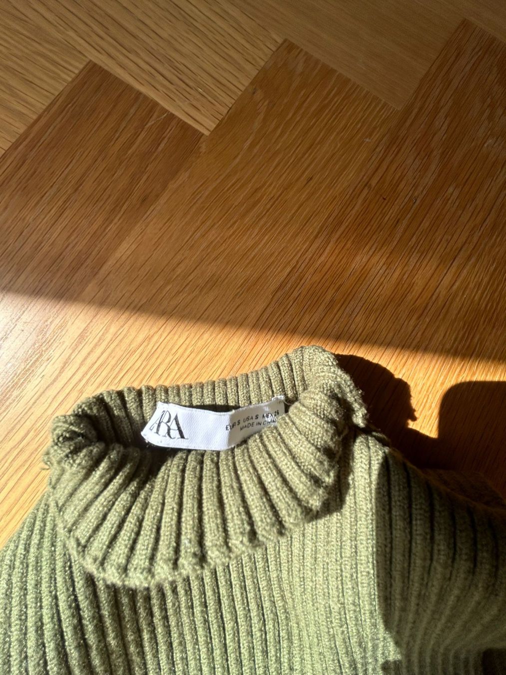 Zara Top: Crop Top Turtle Neck Zara – Nuovo (secondo la descrizione) da Zürich venduto da ain_njc7 1