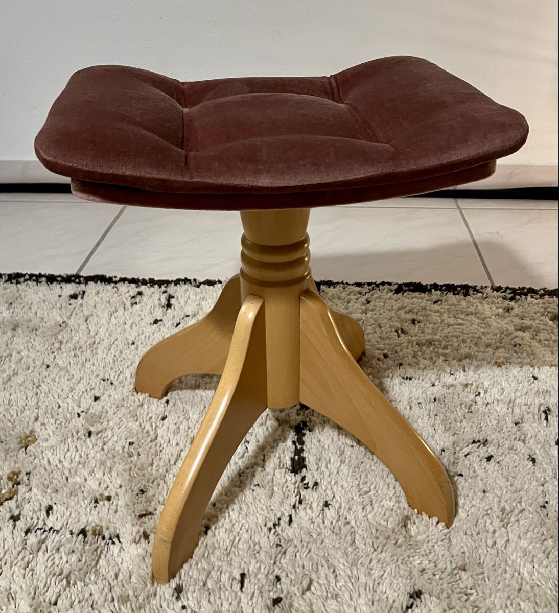 Sgabelli: Vintage Klavier Hocker mit Polster – Usato da Hunzenschwil venduto da Madachica 6