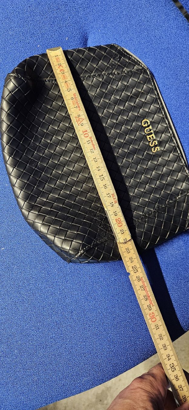 Guess Borse da donna: Guess Kosmetiktasche Schwarz – Usato da Baar venduto da Vel...Baar45 6