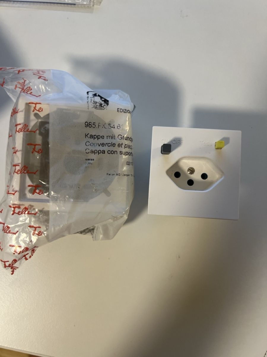 Feller Spine: Sidos Steckdose T13 10A 30mA – Nuovo (secondo la descrizione) da Luzern venduto da Elektrogut