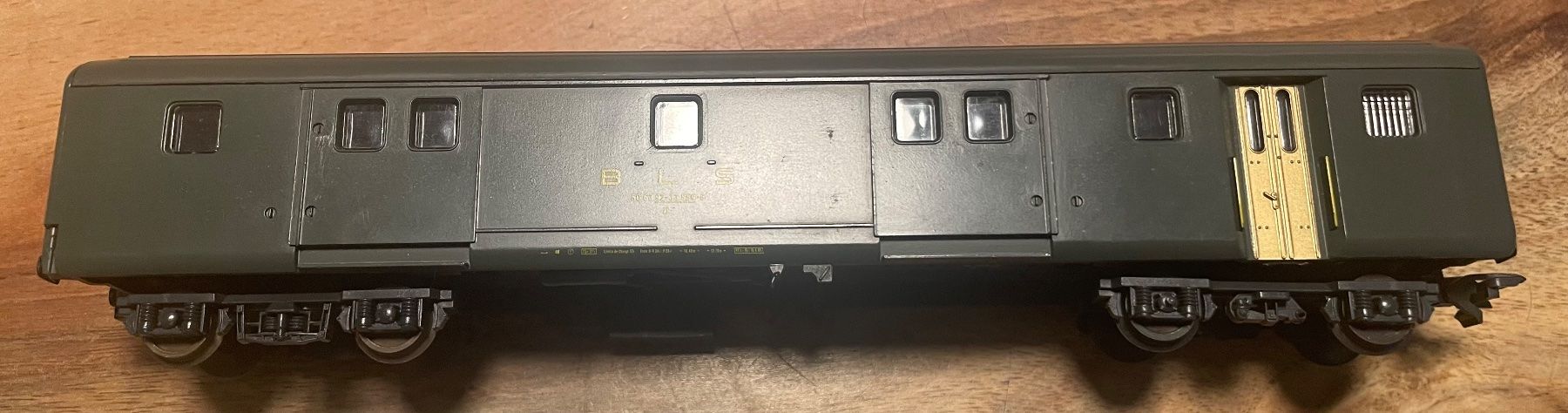 Lima Modelleisenbahnen: Lima BLS Gepäckwagen grün – Gebraucht aus Staad SG von 4566patrick 1