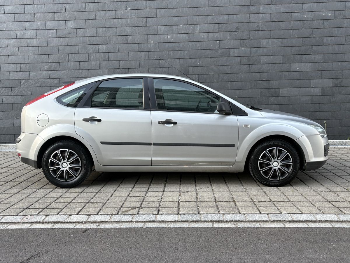 Ford Automobili: Ford Focus 1.4 Silb. 5-trg. mit rest MFK – Usato da Oetwil am See venduto da tomacar 2