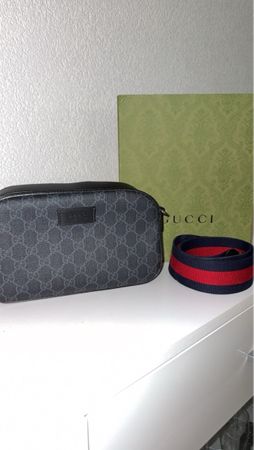 Sacoche Gucci GG Supreme noire