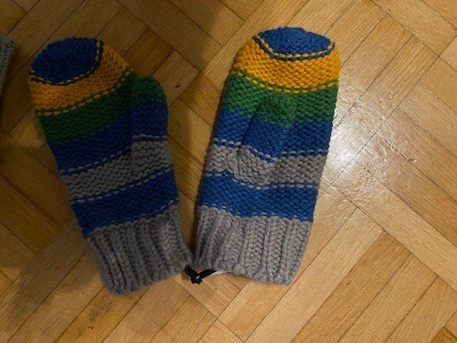Lotti & Set di vestiti: Set Kappe, Schal und Handschuhe – Usato da Emmen venduto da Aribini 1