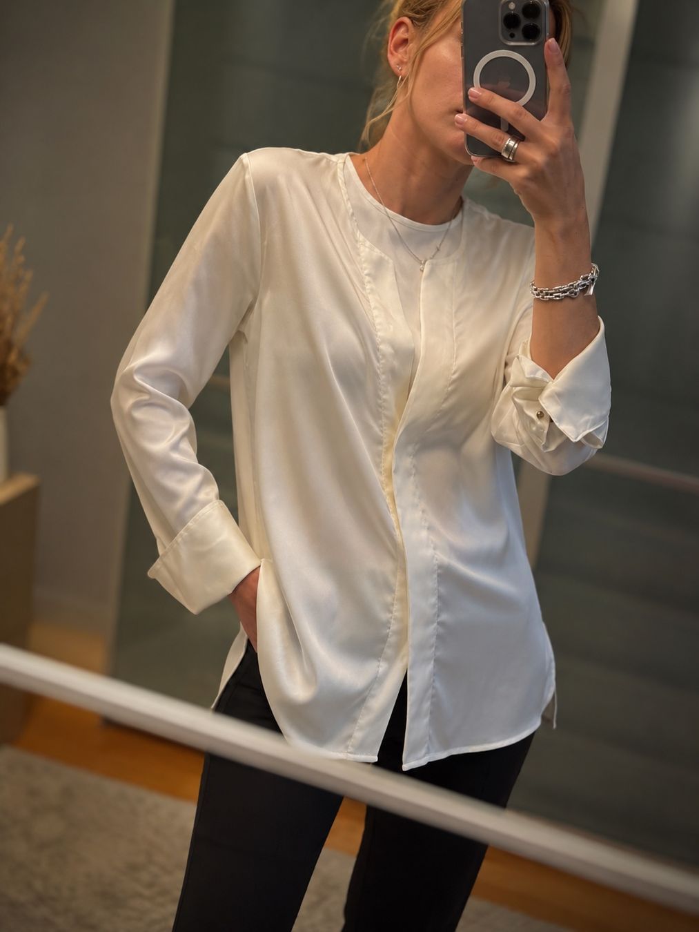 Camicette: White classic blouse – Usato da Sattel venduto da Zlata1 2