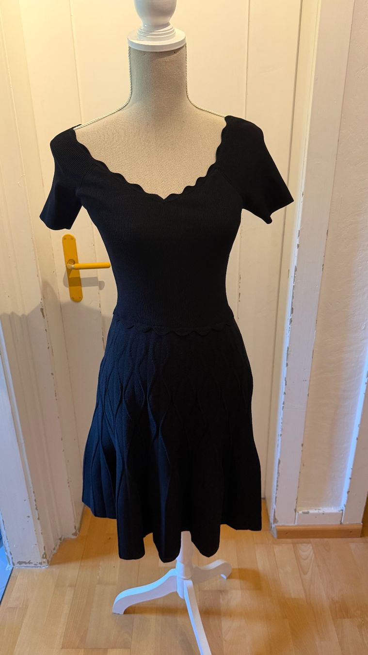 Sandro Vestiti: Sehr schönes Kleid von Sandro – Usato da Schaffhausen venduto da _queen_c 1