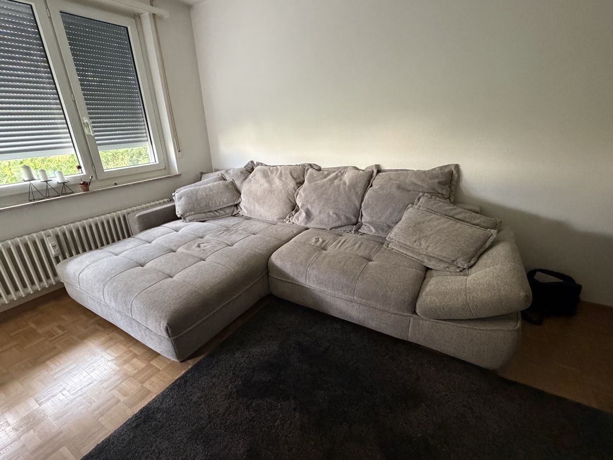 Sofas: Schönes, modernes L-förmiges Sofa mit Bettfunktion – D'occasion à Dübendorf par mas_lsc9