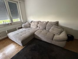 Schönes, modernes L-förmiges Sofa mit Bettfunktion