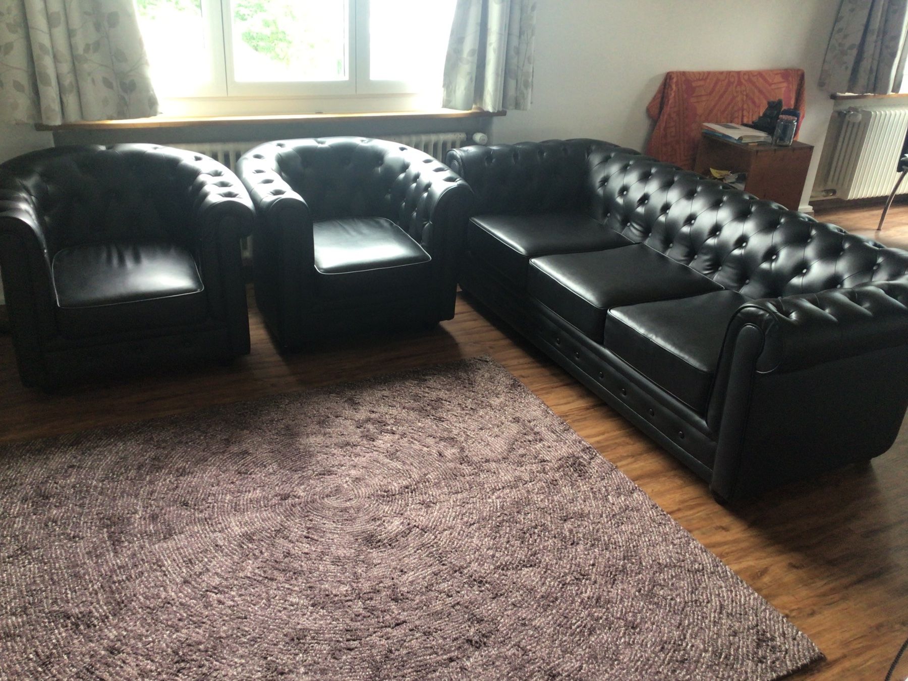 Divani: Chesterfield Sofa & 2 Sessel - Elegante Kunstleder – Usato da Schaffhausen venduto da Snehal