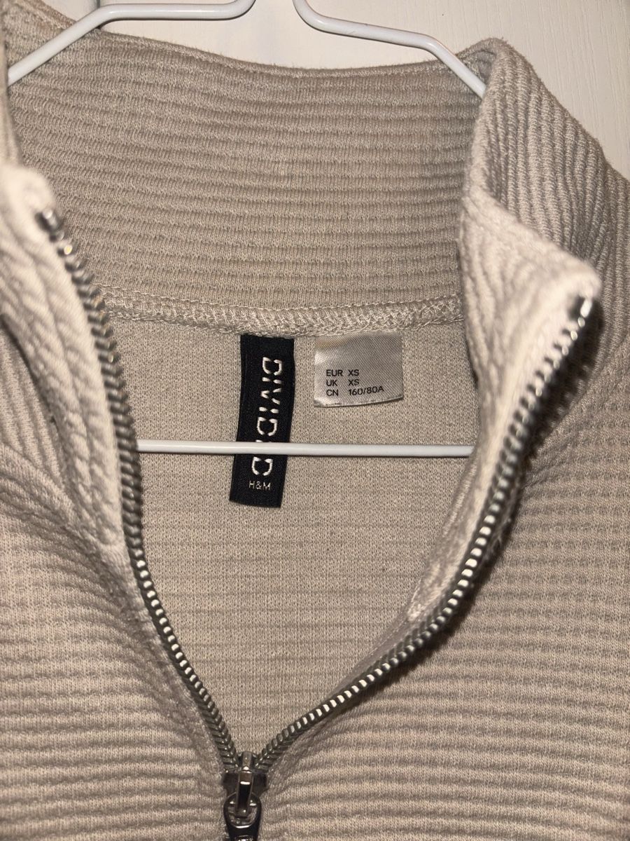H&M Pullover & Sweatshirts: H&M Divided Cropped Pullover mit Reissverschluss XS – Gebraucht aus Zug von its_k265 1