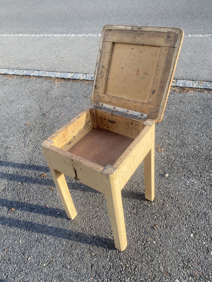 Sgabelli: Ancien tabouret avec petit coffre. – Usato da Concise venduto da collinet.1426 6
